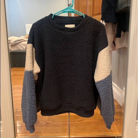 American Eagle Sherpa Sweatshirt - Picture 3 of 7
